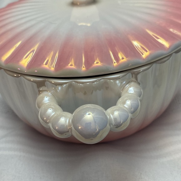 Pink and White Pearl Ceramic Bowl With Lid - Picture 12 of 16